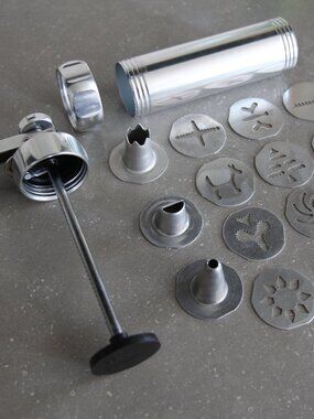 Vintage Heavy Duty Professional Lever Action Cake Icing Set